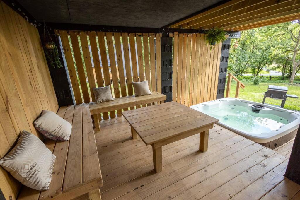 Valhalla Cabins Aframes With Hot Tubs & Sauna Cosby Eksteriør bilde